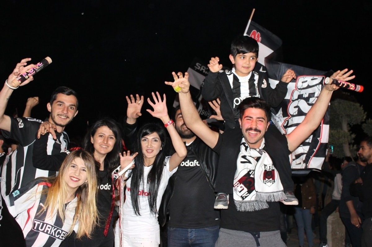 Beşiktaş\'ın Şampiyonluğu Kutlanıyor