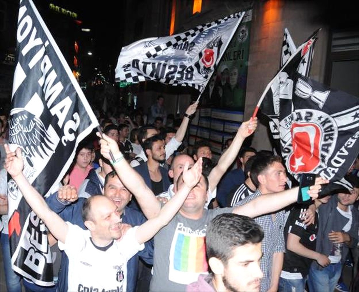 Beşiktaş\'ın Şampiyonluğu Kutlanıyor