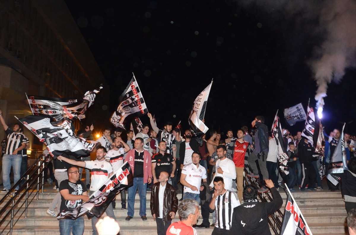 Beşiktaş\'ın Şampiyonluğu Kutlanıyor