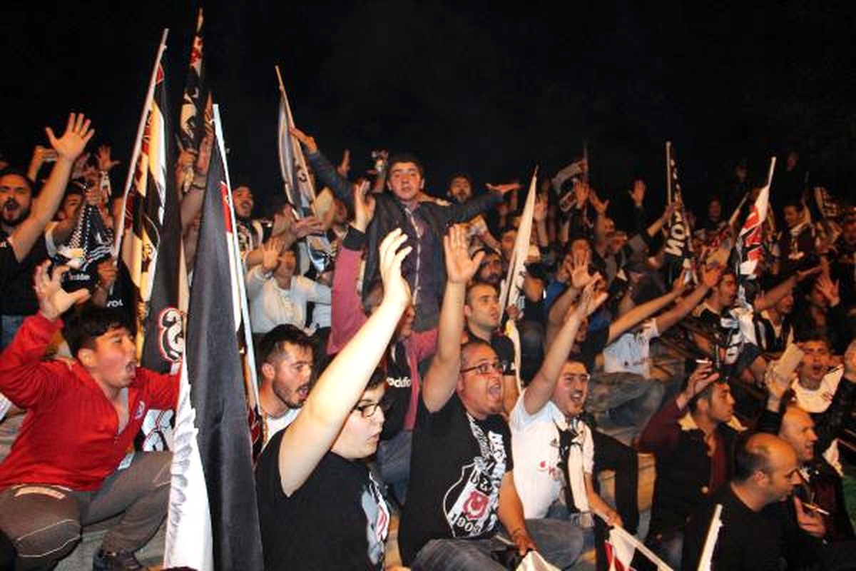 Beşiktaş\'ın Şampiyonluğu Kutlanıyor