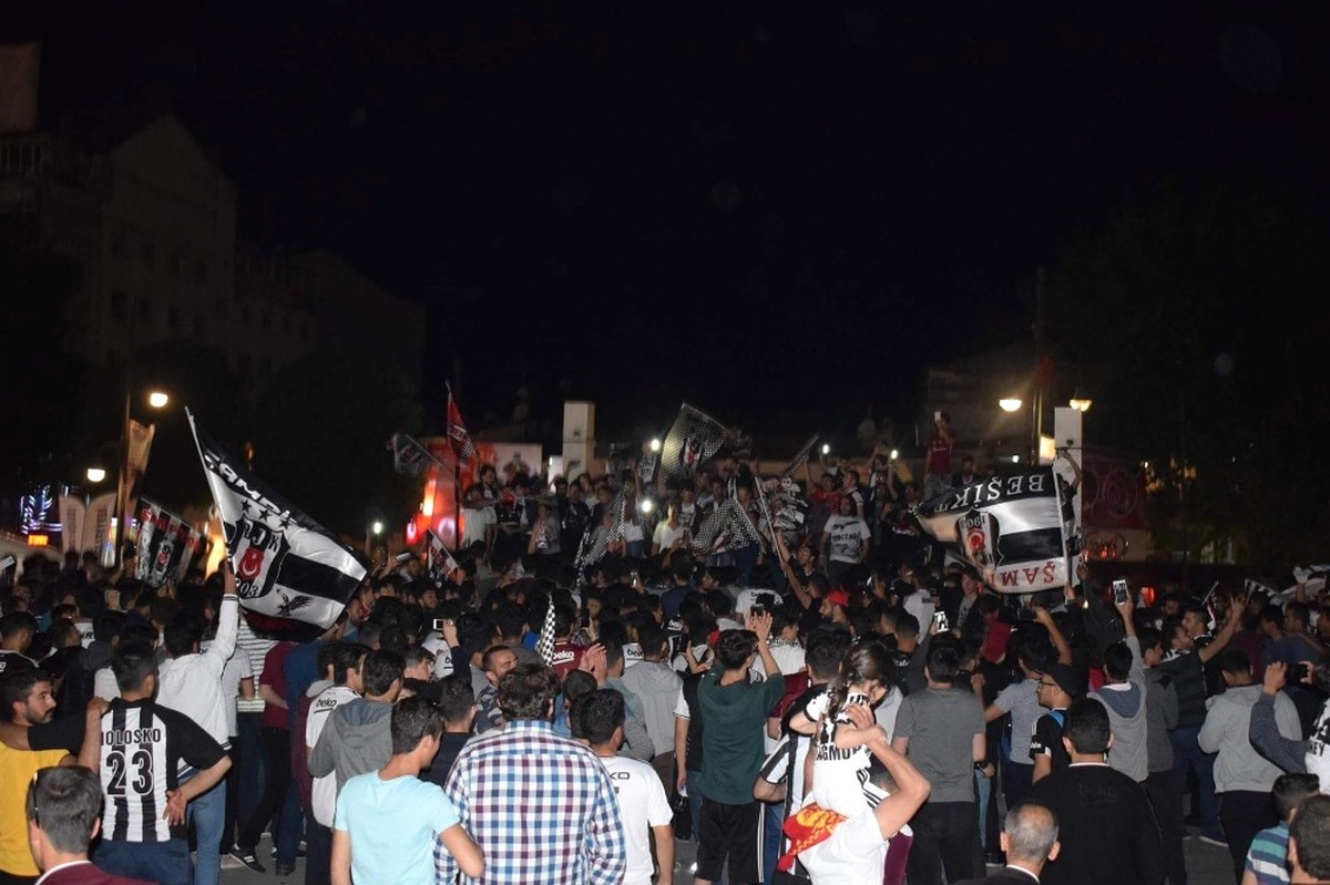 Beşiktaş\'ın Şampiyonluğu Malatya\'da Kutlandı