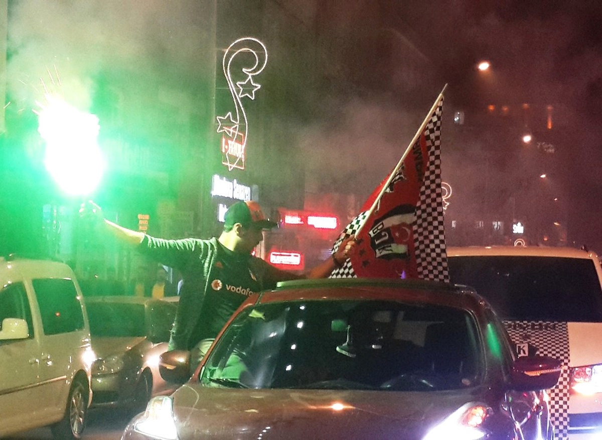 Beşiktaş\'ın Şampiyonluğu Van\'da Coşkuyla Kutlandı