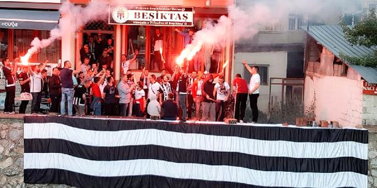 Beşiktaş\'ın Zaferi Kosovalıları Sokağa Döktü