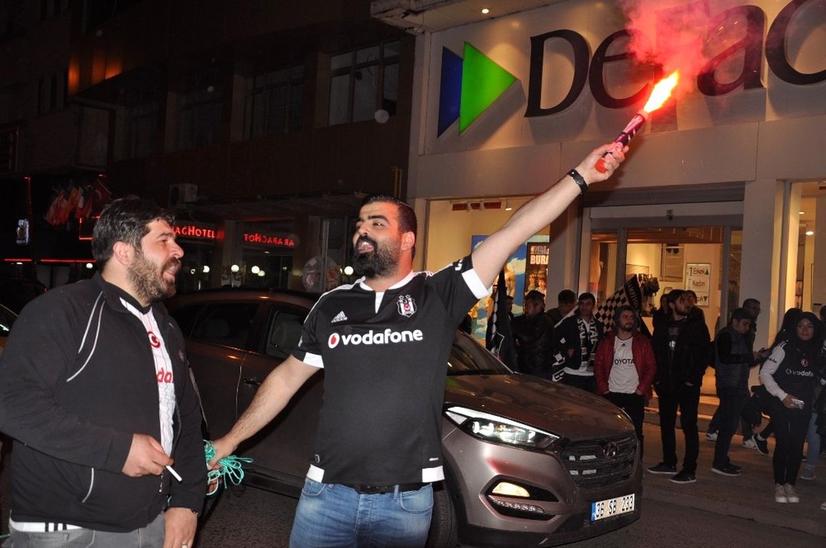 Beşiktaşlılar Kars\'ta Sokaklara Döküldü