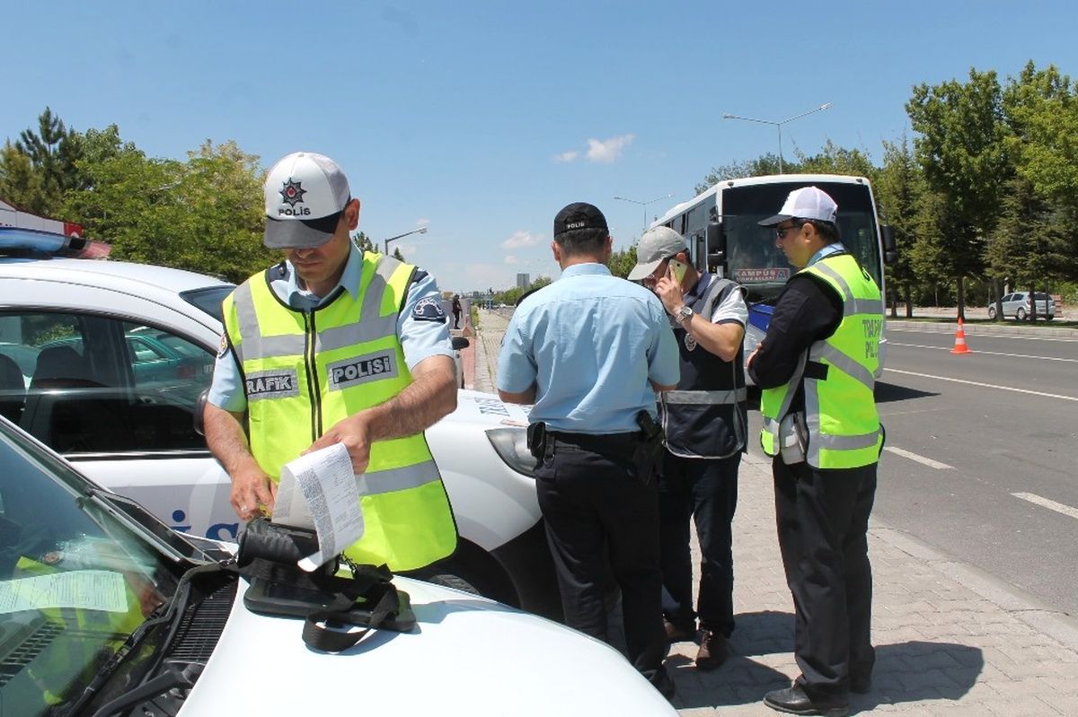 Bitlis\'te Eş Zamanlı Trafik Uygulaması