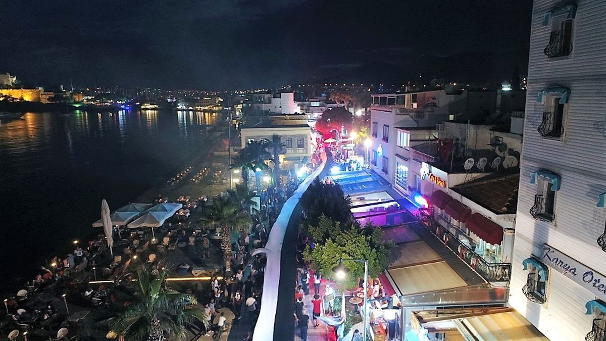 Bodrum\'da 1903 Meşale Yakarak Geceyi Gündüze Çevirdiler