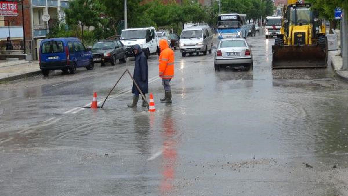 Dha Yurt: Çorum\'da Şiddetli Sağanak Bu Günde Su Baskınlarına Neden Oldu