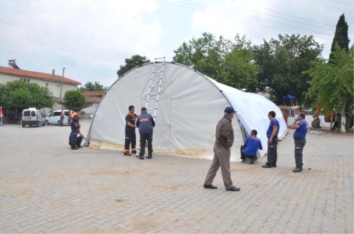 Dha Yurt: Manisa\'da Deprem Korkutuyor; Halk Geceyi Çadırlarda Geçirdi (Ek)
