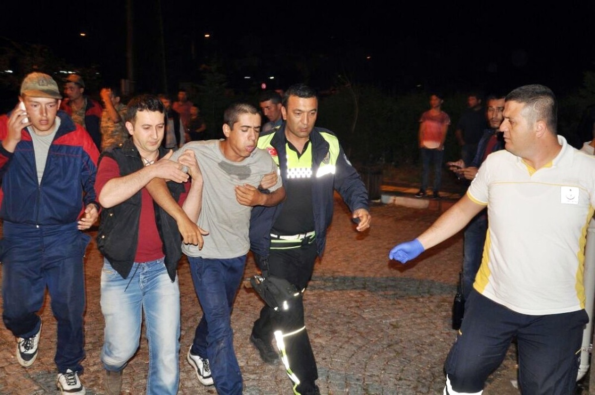 Dha Yurt - Manisa\'da Yemekten Zehirlenen 70 Asker, Hastaneye Kaldırıldı (3)