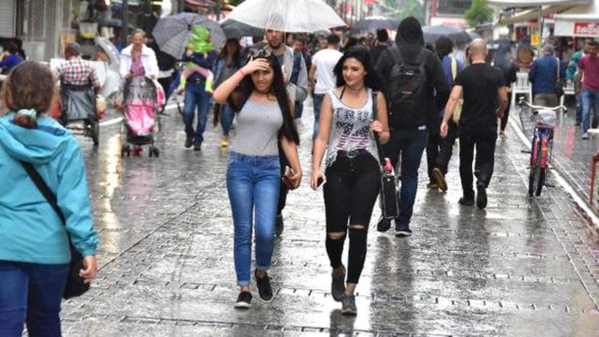 Dha Yurt : Sağanak Yağış İzmirliler\'i Hazırlıksız Yakaladı