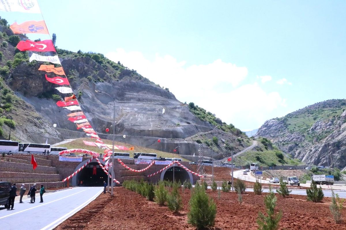 Doğu\'yu Akdeniz\'e Bağlayan Erkenek Tüneli Açıldı