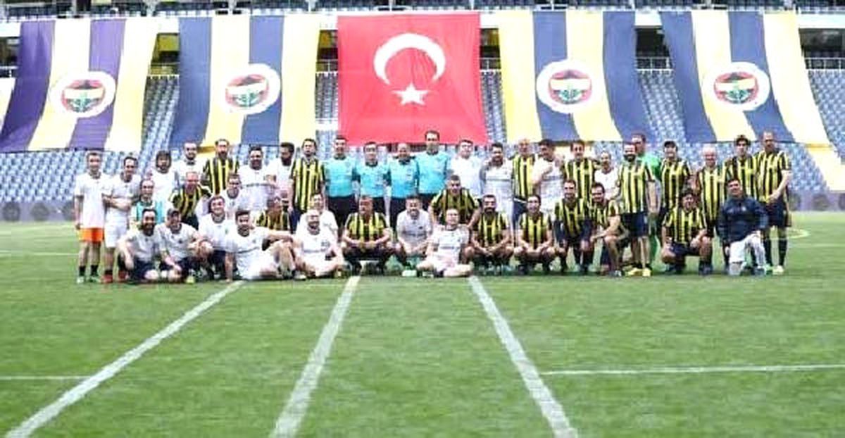 Fenerbahçe Stadı\'nın Çimleri Yenileniyor..."Kadıköy\'de Çimlere Veda" Organizasyonu Yapıldı