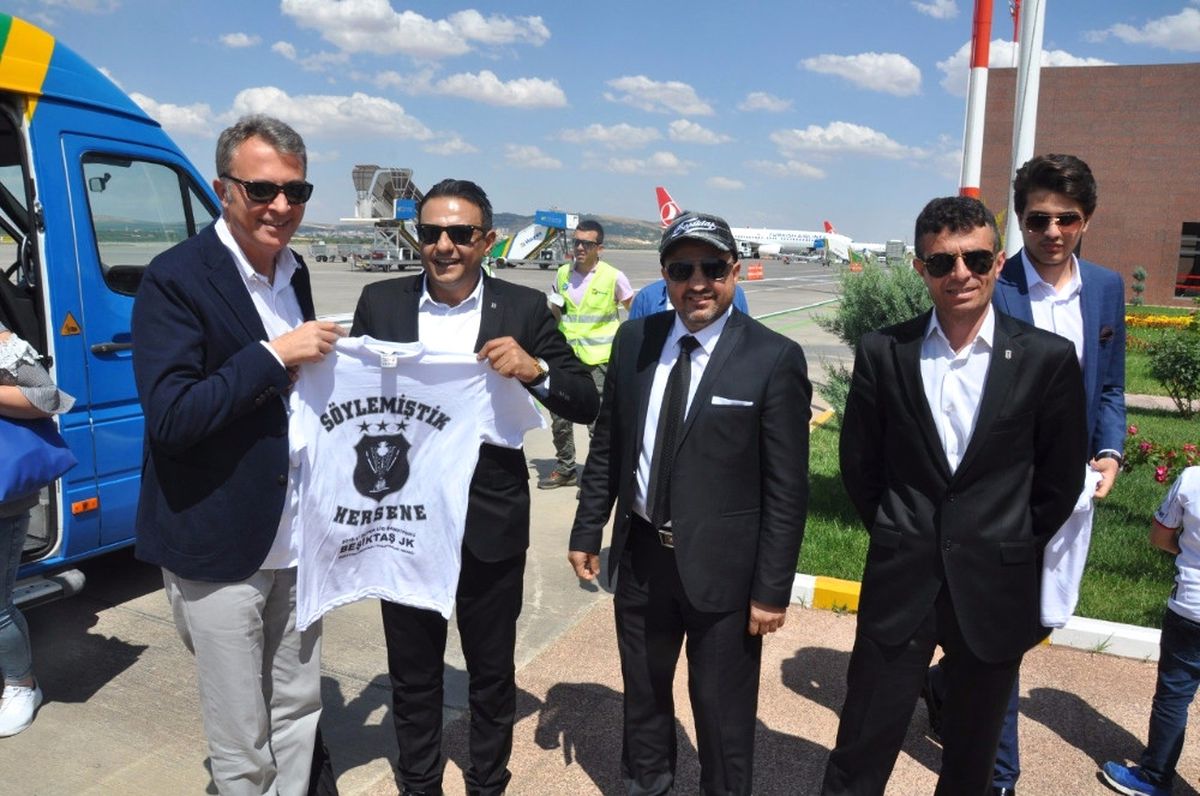 Fikret Orman\'a 3 Yıldızlı Tişört