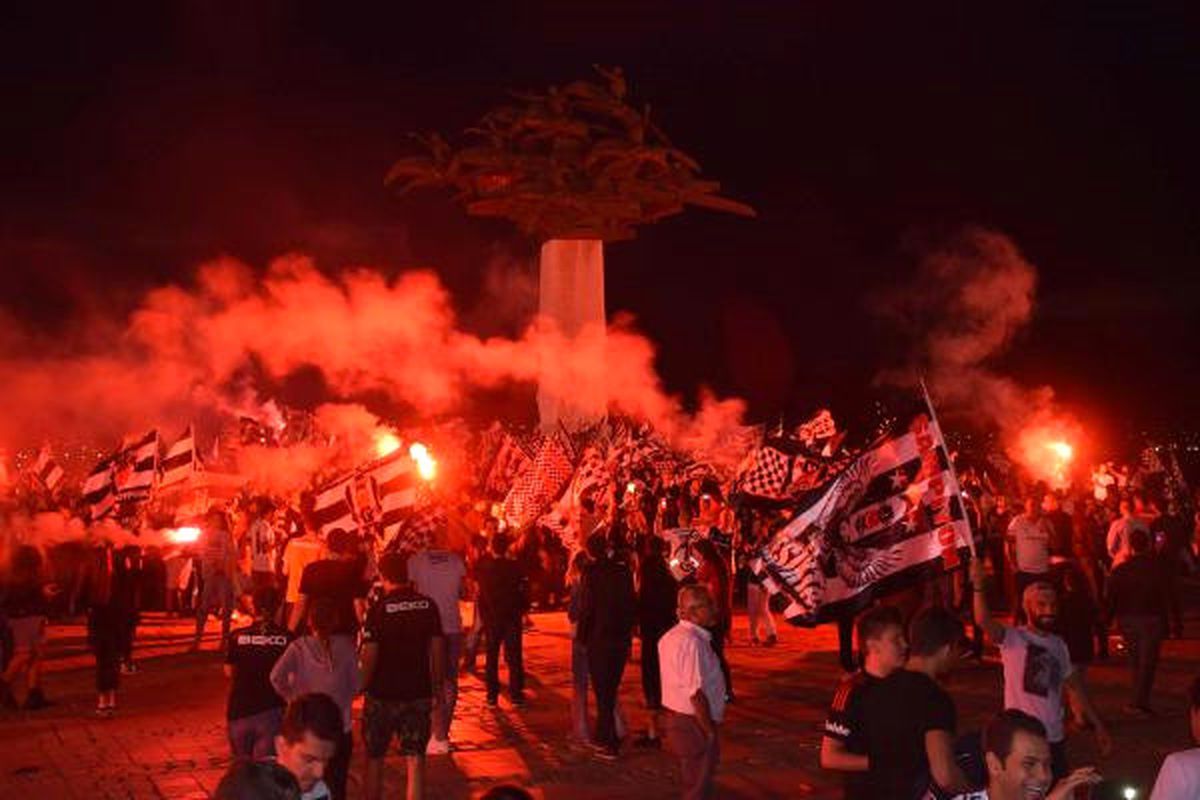 İzmir\'de Beşiktaş Coşkusu