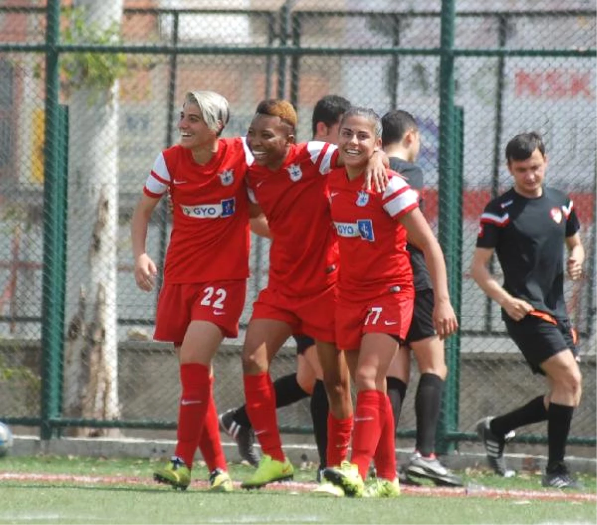 İzmir Konak Belediyespor Kadınlar Futbolda Şampiyon