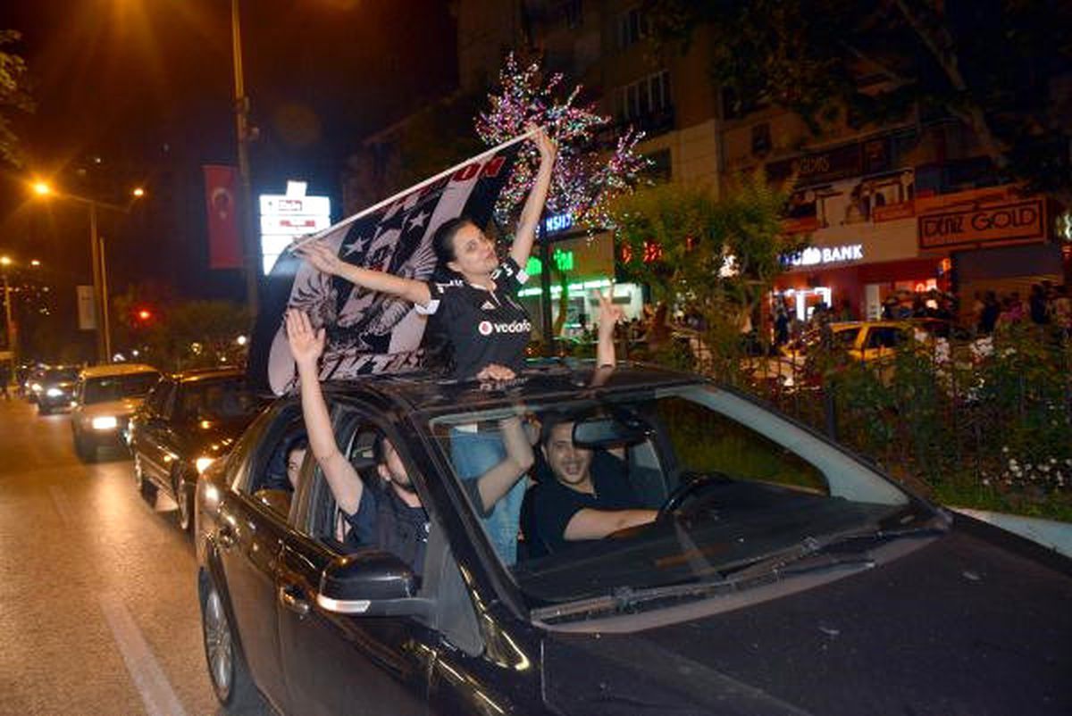 Kahramanmaraş\'ta, Beşiktaşlıların Şampiyonluk Coşkusu