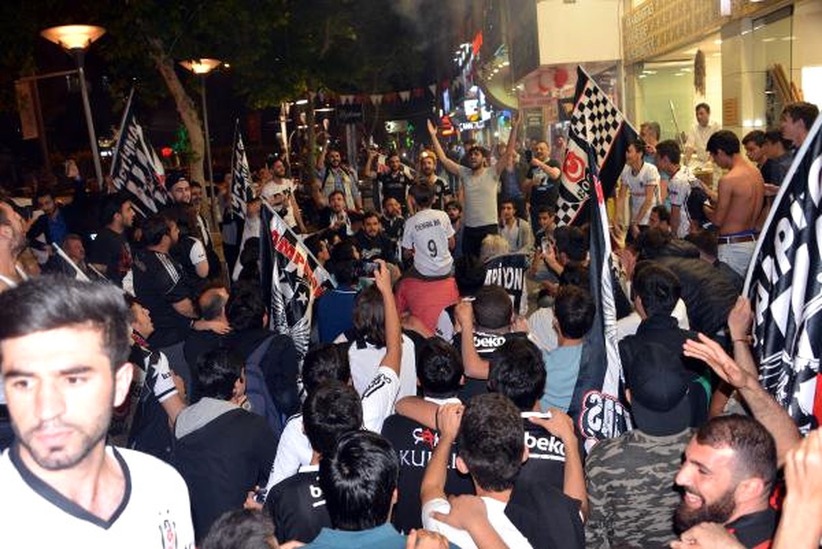 Kahramanmaraş\'ta Beşiktaşlıların Şampiyonluk Coşkusu
