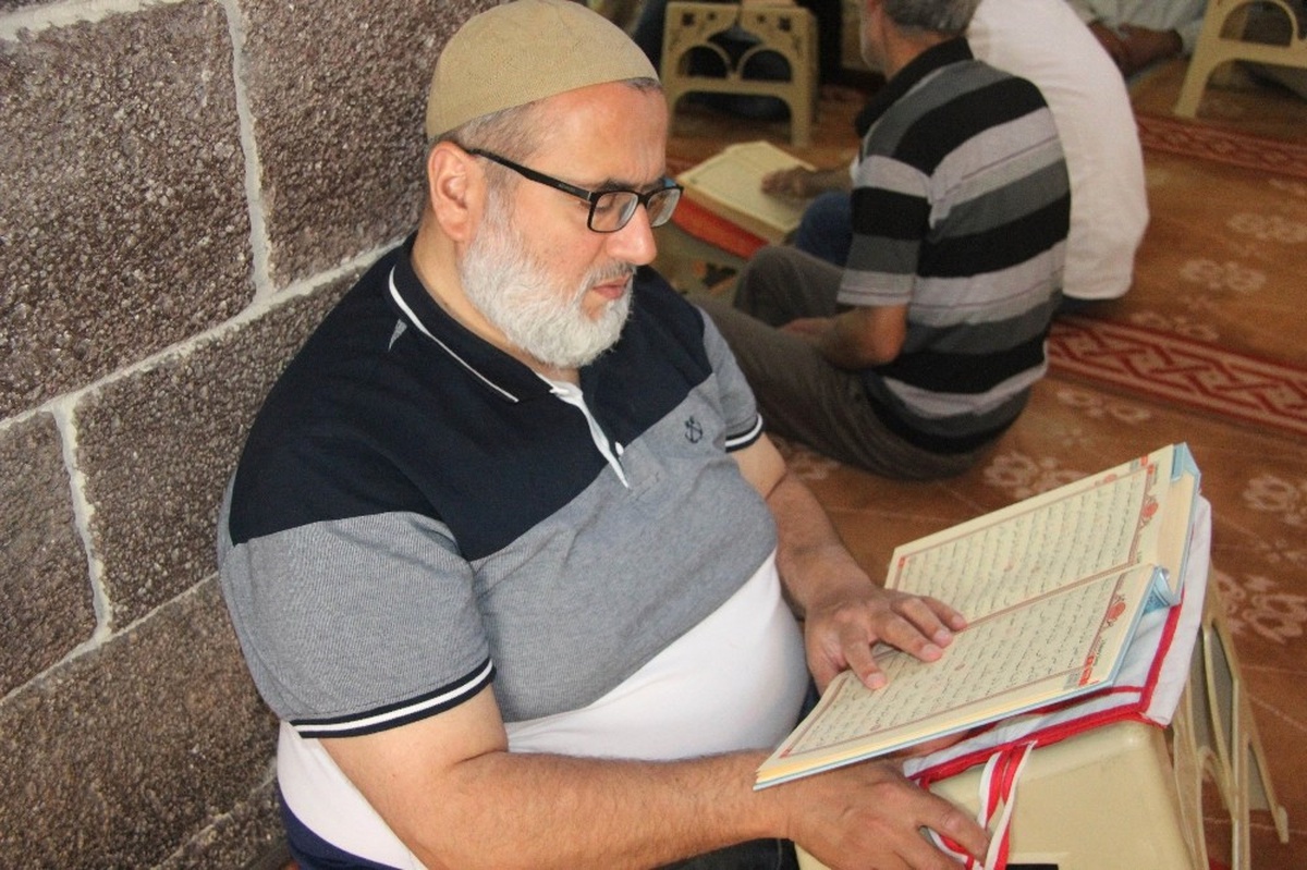 Kilis\'te Asırlık Mukabele Geleneği Sürüyor