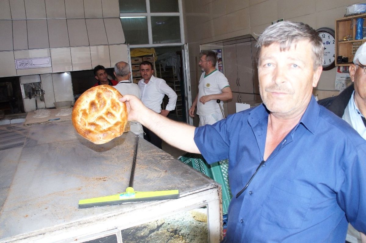 Lapseki\'de 350gr Pide 2 Liradan Satılıyor