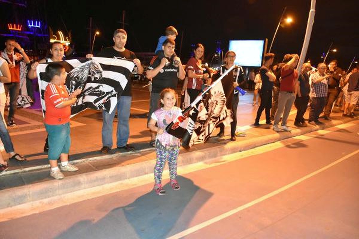 Marmaris\'te Beşiktaş\'ın Şampiyonluğu Kutlandı