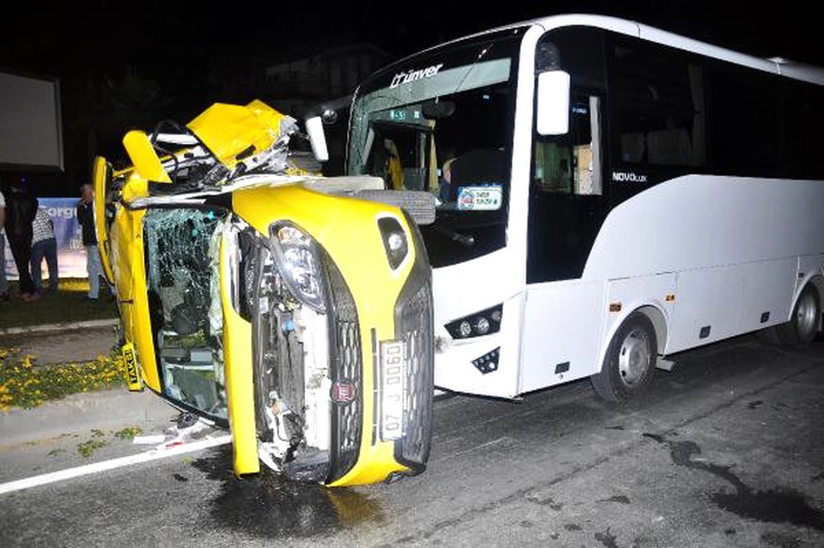Midibüsün Çarptığı Taksideki Kadın Öldü
