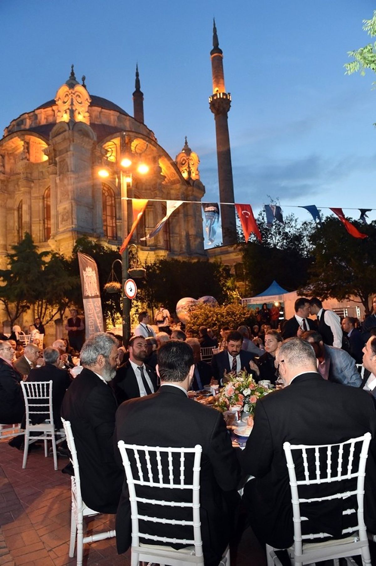 Ortaköy Meydanı\'nda İlk İftarlar Açıldı
