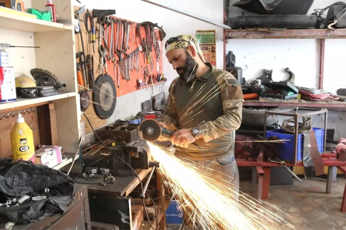 Kullandığı Arabaları Yetersiz Görünce Kendi Arabasını Üretti