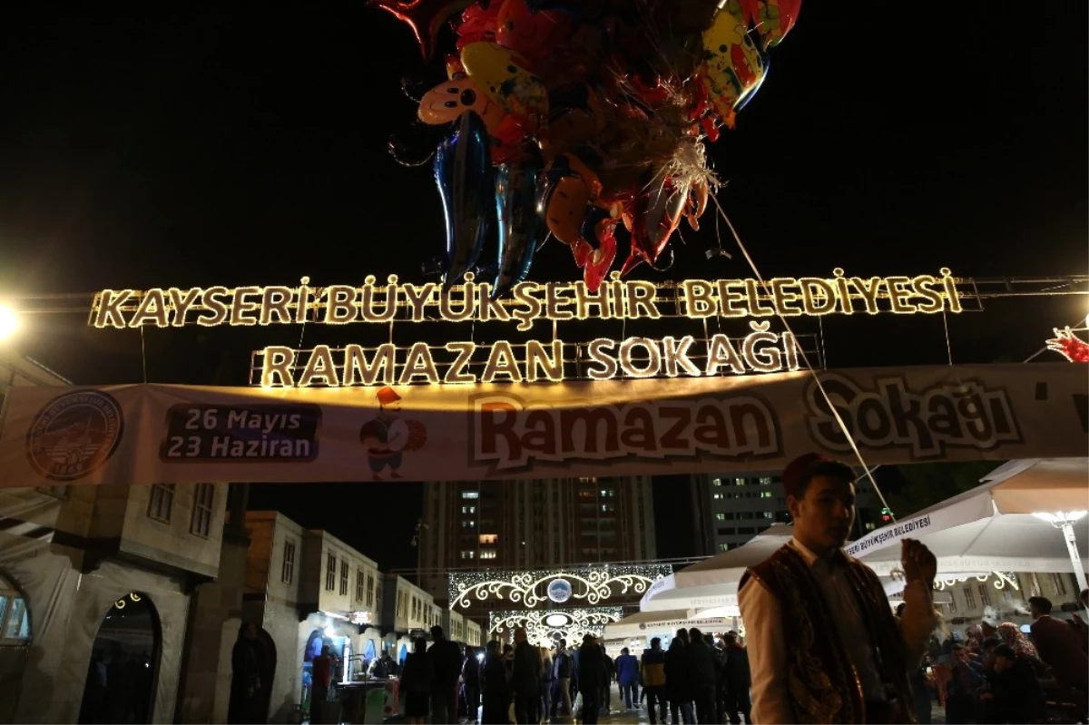 Ramazan Sokağı\'na Büyük İlgi