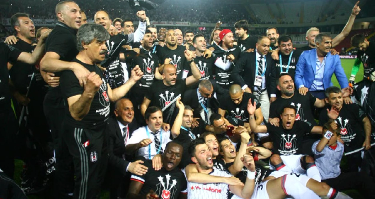 Şampiyon Beşiktaş\'ın 3 Yıldızlı Arması Tanıtıldı