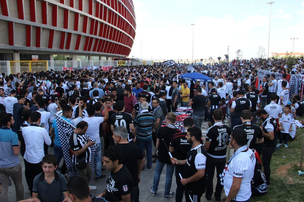 Taraftarlar Stada Alındı