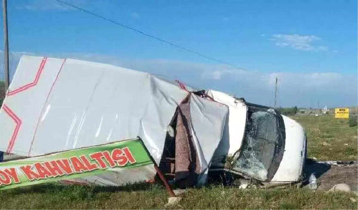 Tarım İşçilerini Taşıyan Kamyonet Devrildi: 1 Ölü, 21 Yaralı