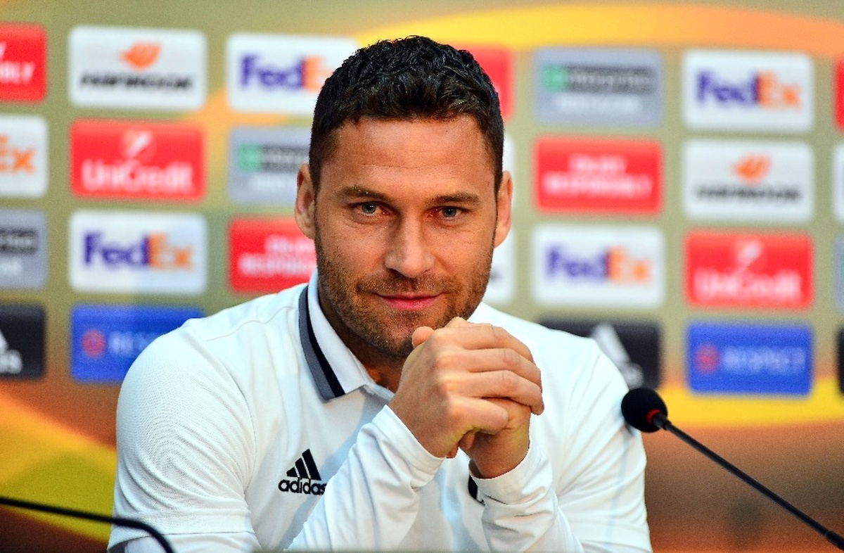 Tosic\'ten Van Persie\'ye Şampiyonluk Göndermesi