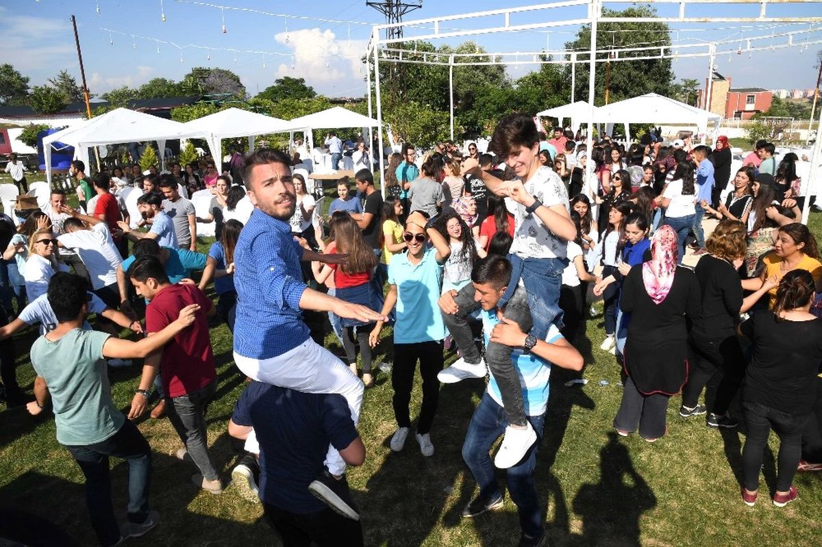 Üniversite Adayları Lys Öncesi Moral Depoladı