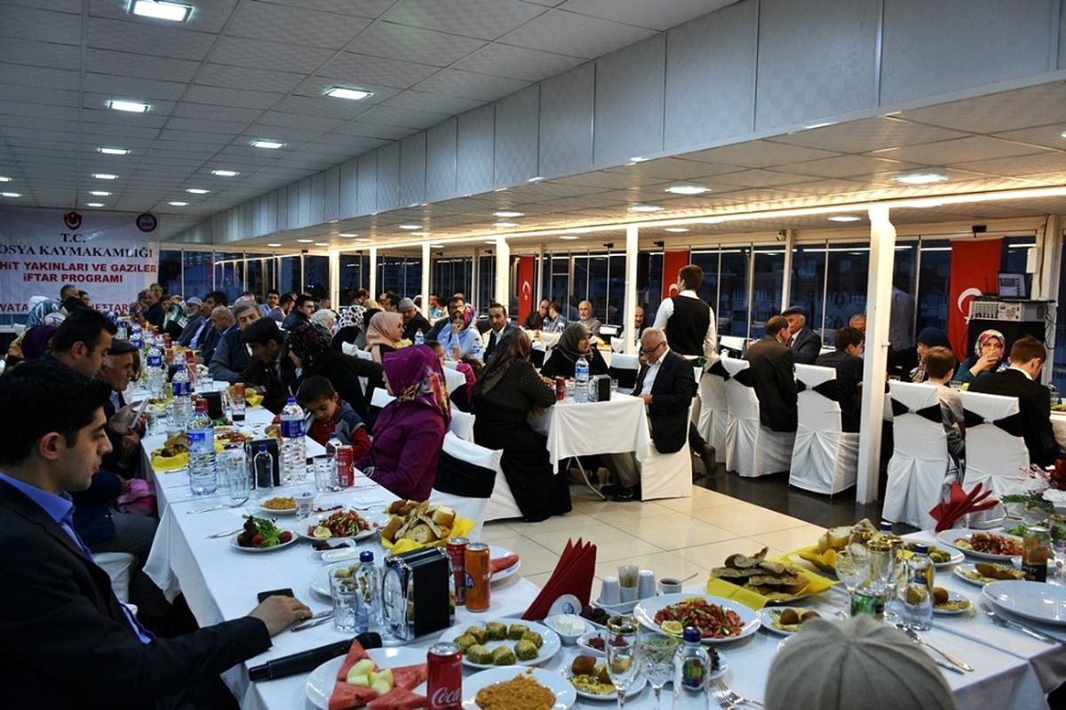 Vali Karadeniz, İlk İftarını Şehit Yakınları ile Açtı