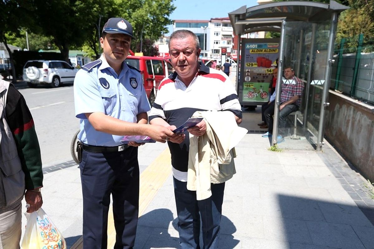 Zabıta Ekipleri \'Dilencilik Meslek Olmasın\' Sloganıyla Çalışmalarını Sürdürüyor