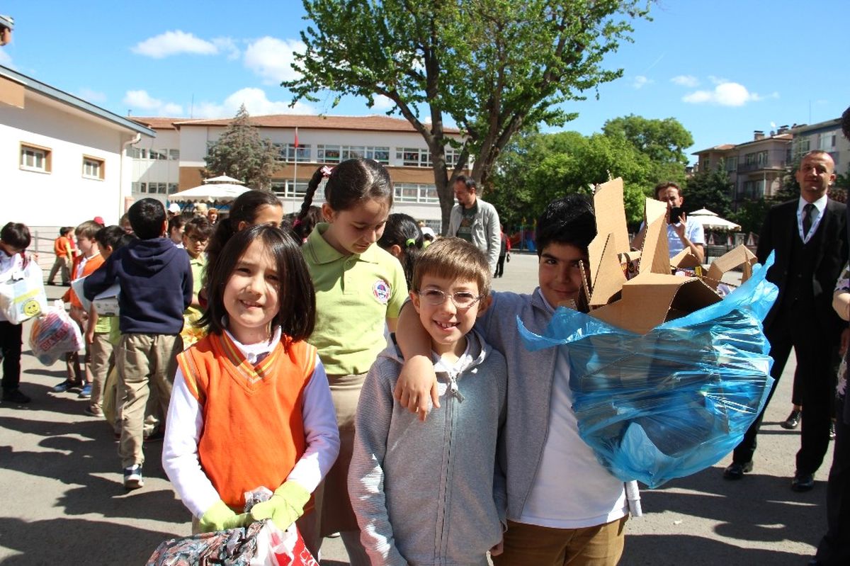 21 Ton Atık Binlerce Fidana Dönüştü