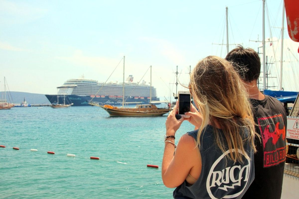 3 Bin 653 Turist Bir Anda Bodrum\'a Akın Etti
