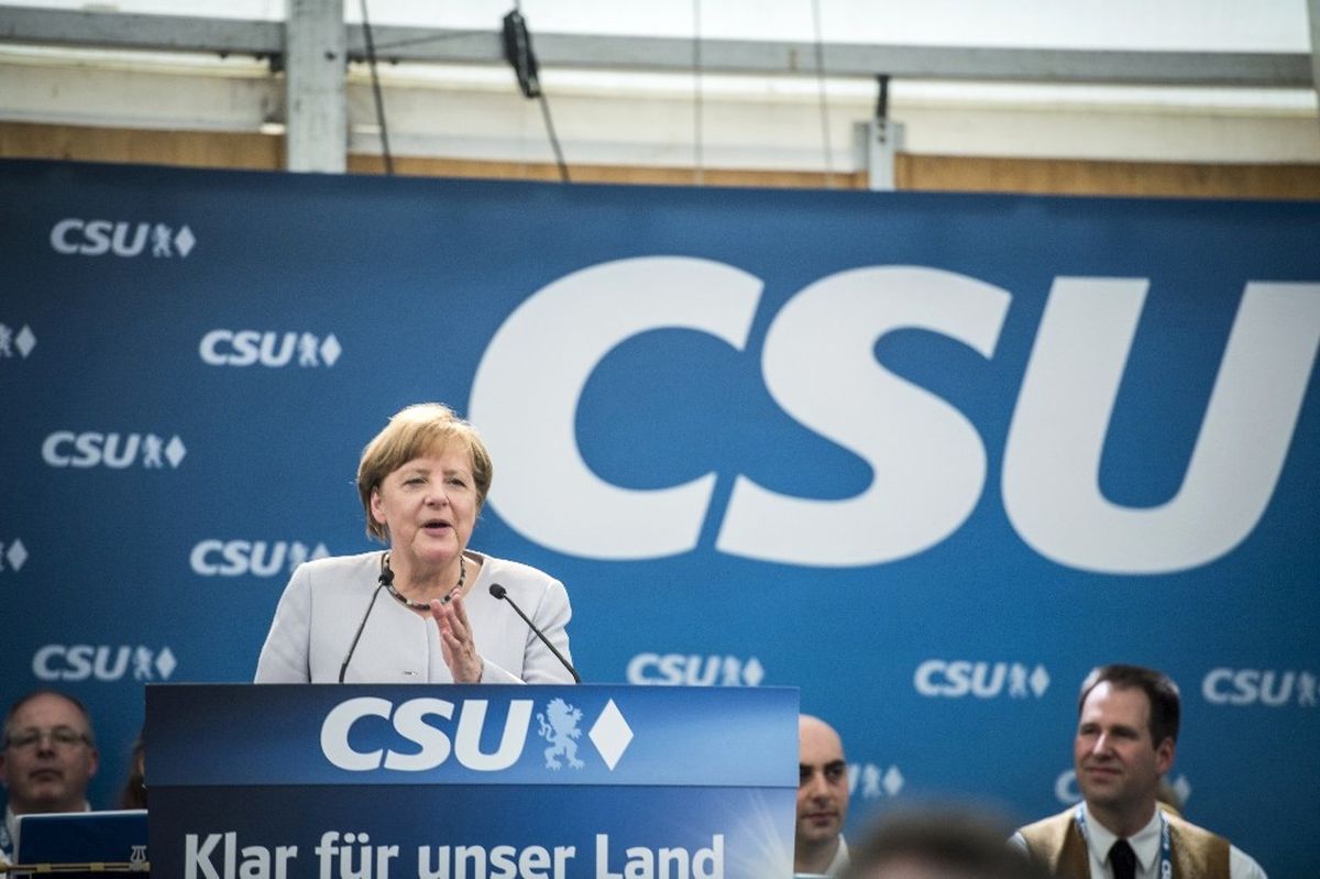 Almanya Başbakanı Merkel: "Biz Avrupalılar Tamamen Kaderimizi Kendi Ellerimize Almalıyız"