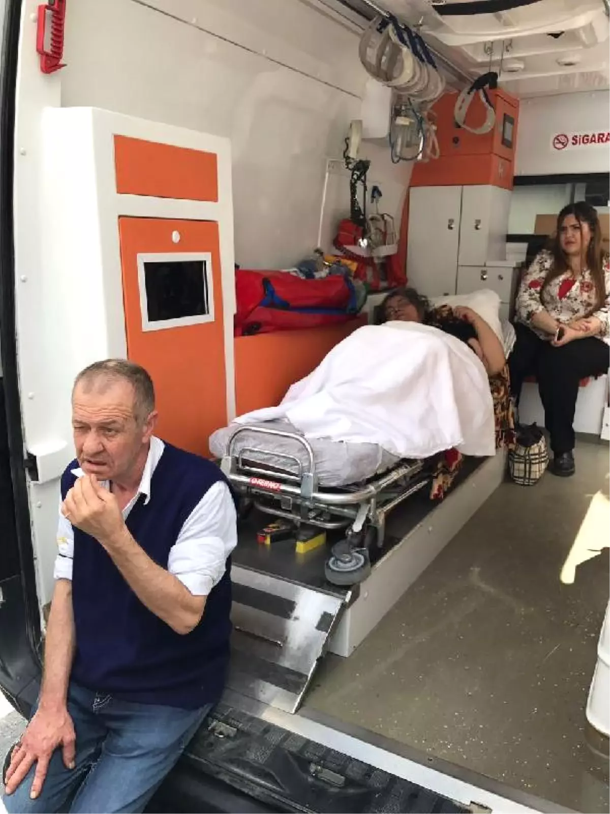 Ambulansta Boşandılar