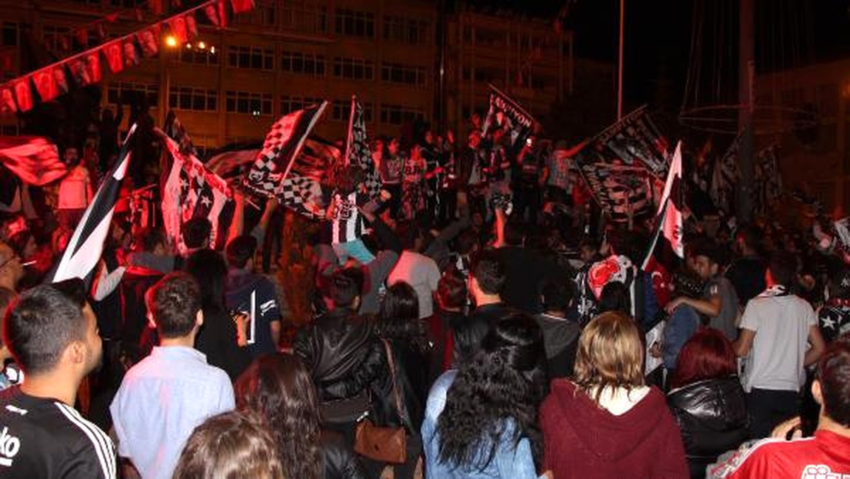 Bakırköy\'de Beşiktaş\'ın Şampiyonluğu Kutlandı