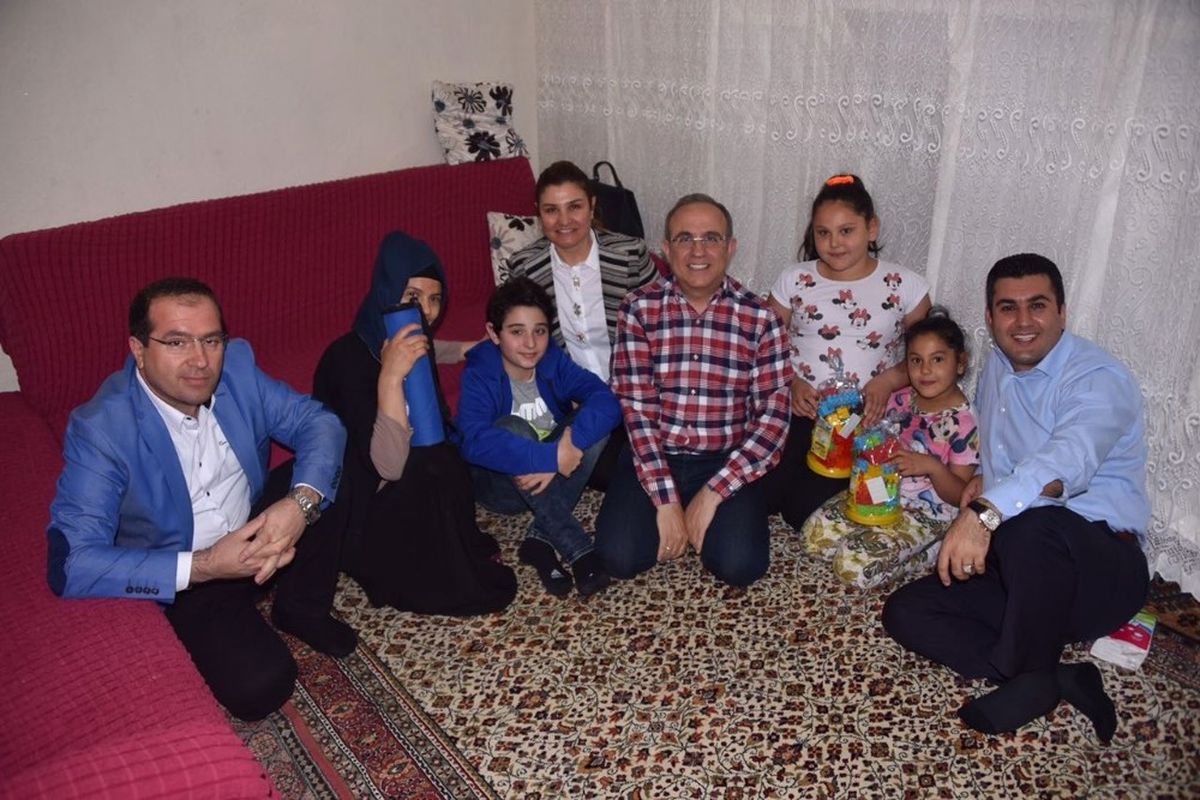Başkan Uğurlu\'dan Çat Kapı İftar Ziyareti