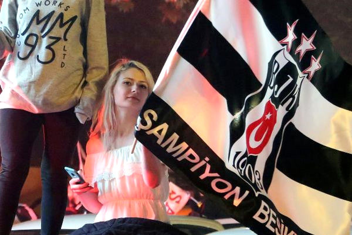 Başkent\'de Siyah Beyazlı Taraftarların Şampiyonluk Coşkusu