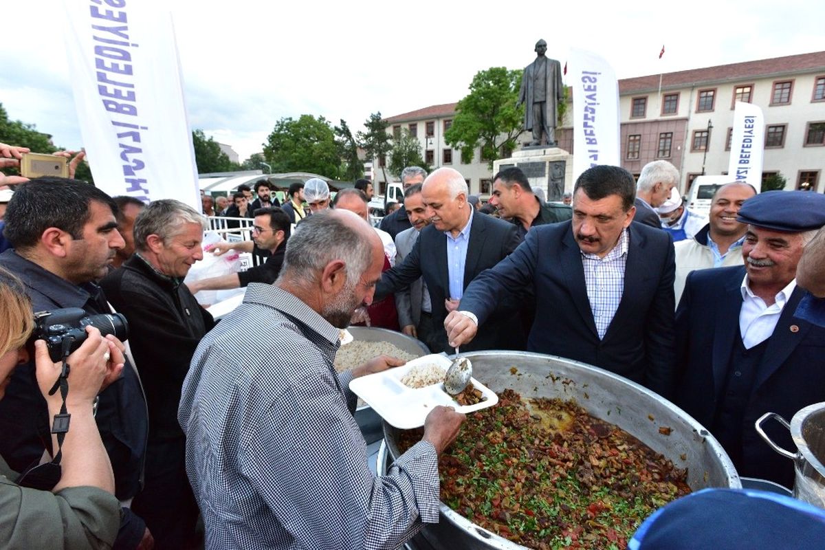 Battalgazi Belediyesi İftar Çadırında İlk İftar Coşkusu