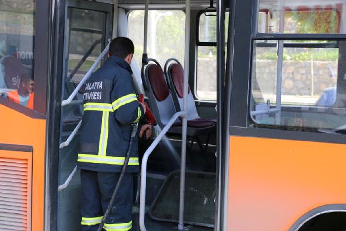 Belediye Otobüsünde Korkutan Yangın: 5 Yaralı