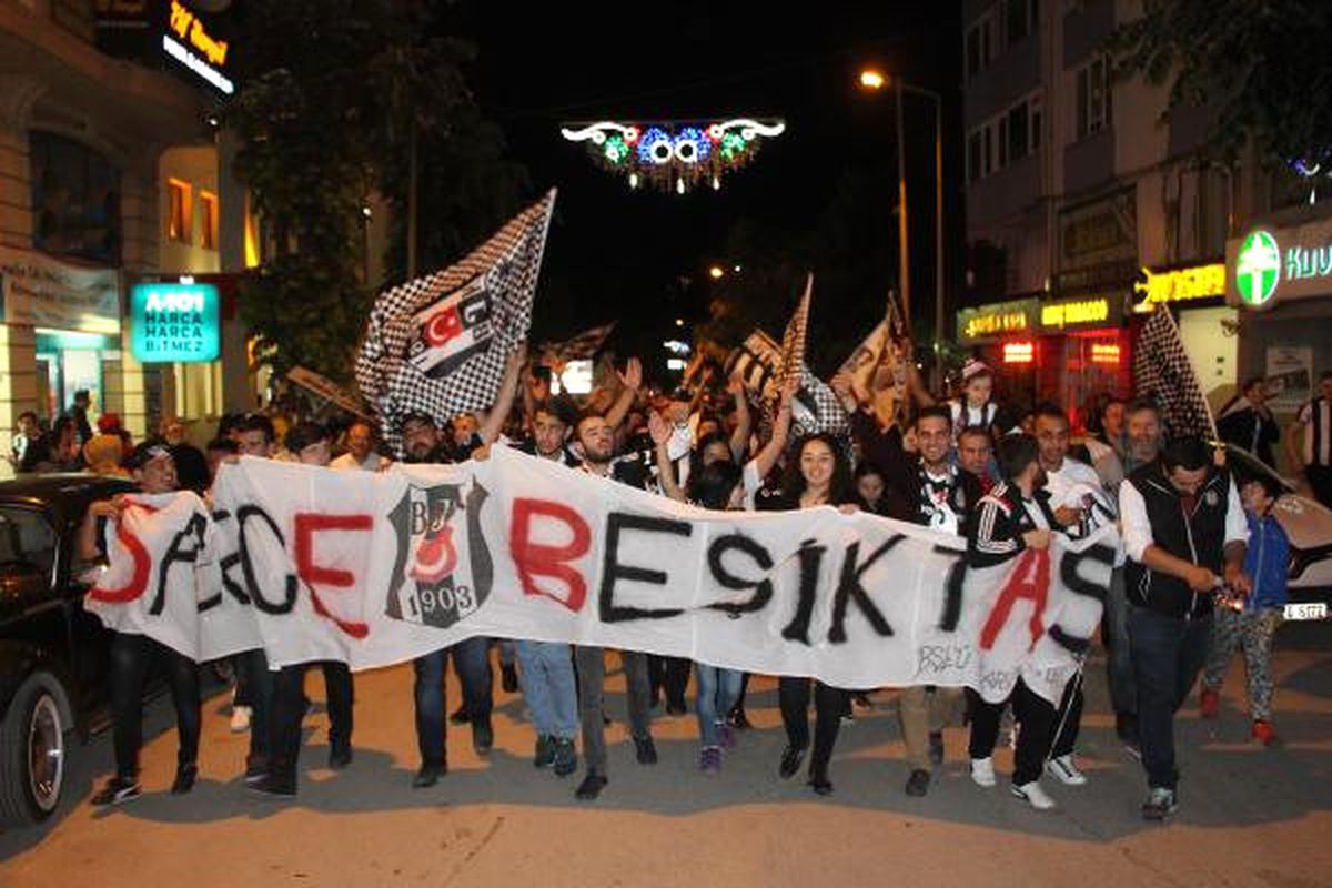 Beşiktaş\'ın Şampiyonluğu Bilecik\'te de Kutlandı