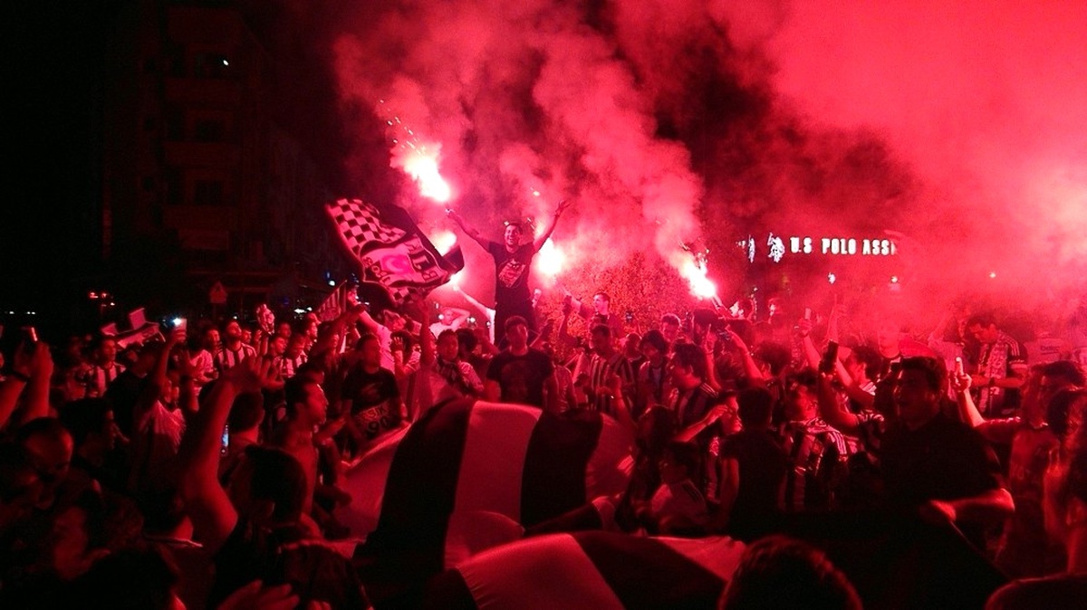 Beşiktaş\'ın Şampiyonluğu Kutlanıyor