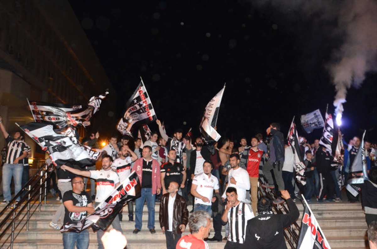 Beşiktaş\'ın Şampiyonluğu Kutlanıyor