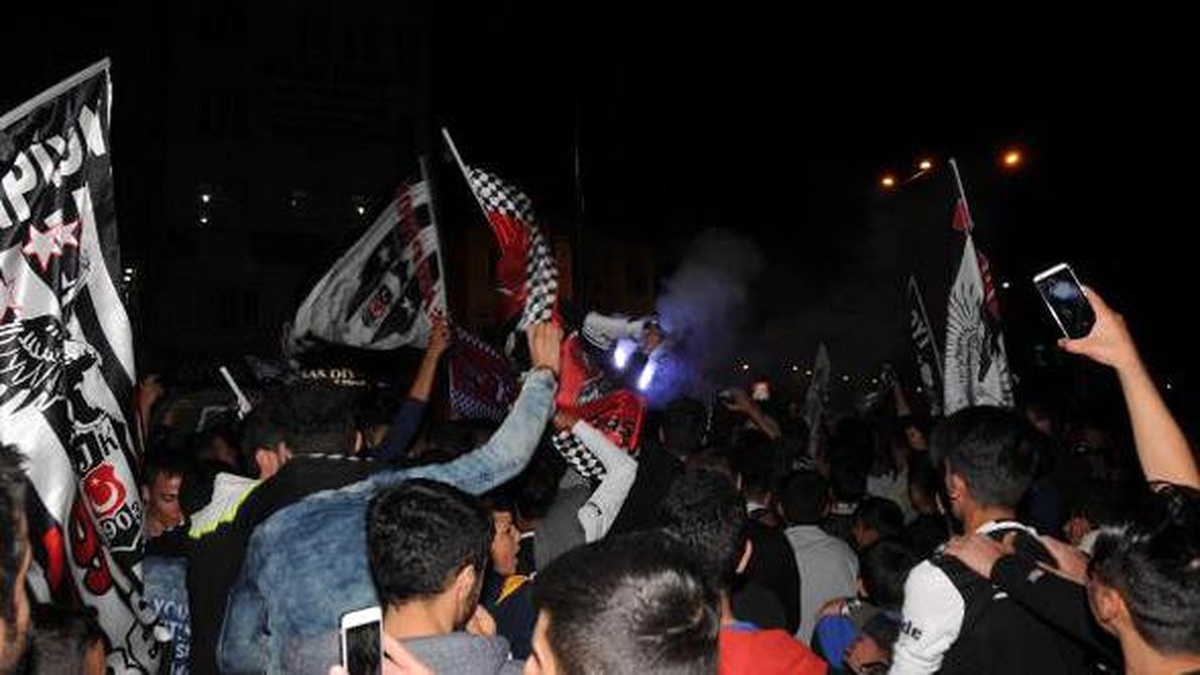 Beşiktaş\'ın Şampiyonluğu Kutlanıyor