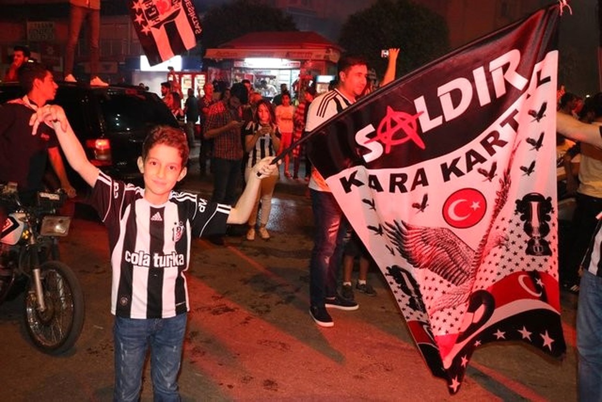 Beşiktaş\'ın Şampiyonluğu Kutlanıyor