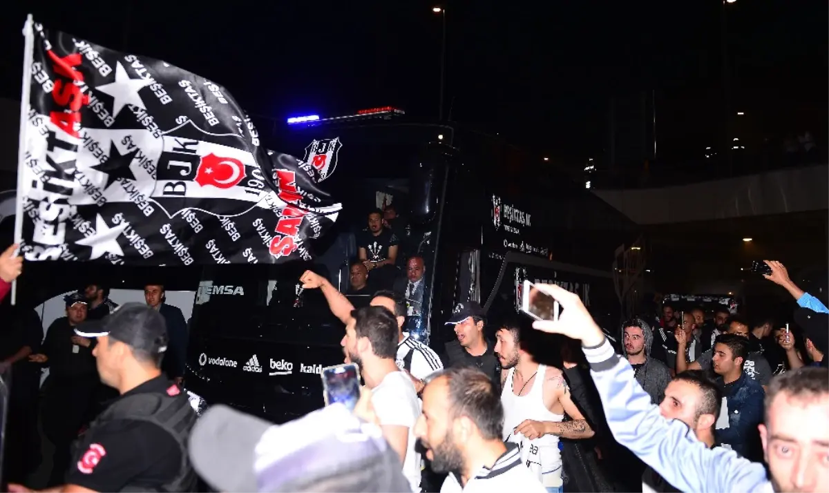 Beşiktaş Istanbul\'da Coşkuyla Karşılandı